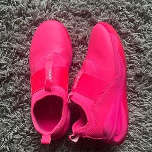 Women’s clove sneakers for nursing